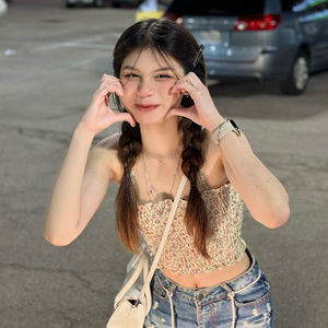 Meet your Posher, Thùy trang